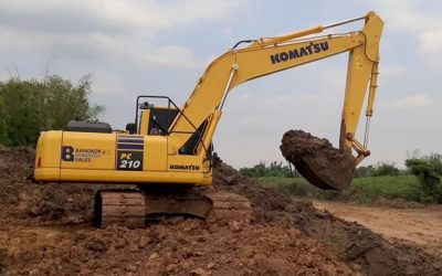 Экскаватор гусеничный Komatsu с ковшом 1 м3 - Попасная, заказать или взять в аренду