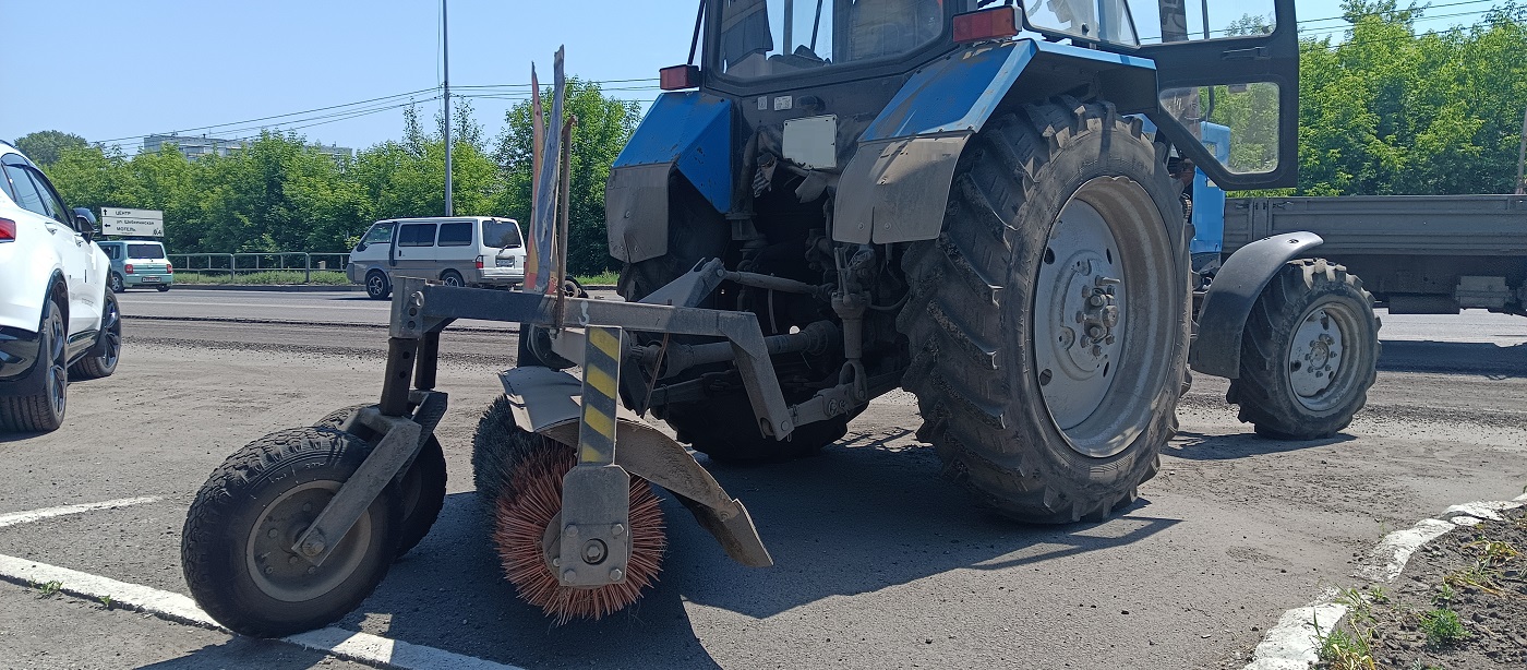 Услуги трактора с щеткой МТЗ в Рубежном