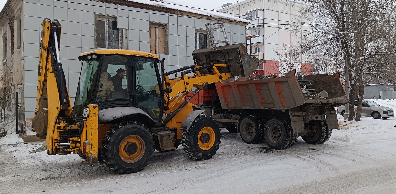 Уборка и вывоз строительного мусора, ТБО с помощью экскаватора и самосвала в Зоринске